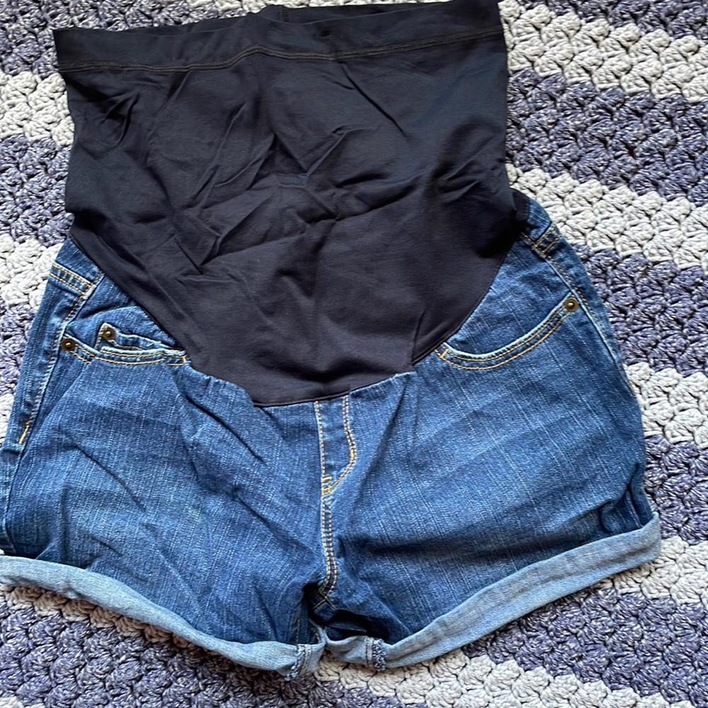 Liz Lange maternity shorts